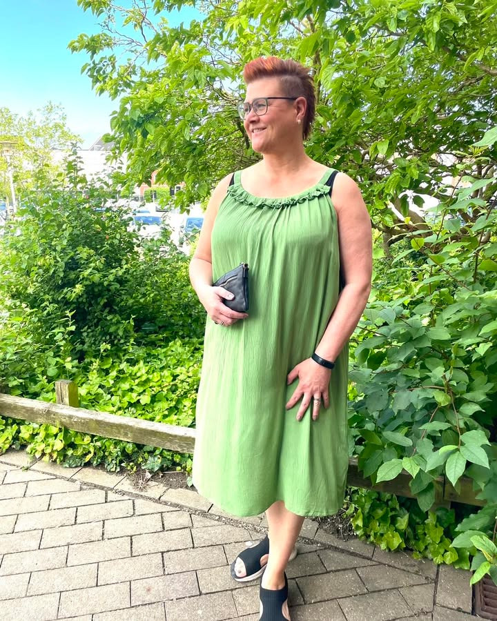 Only Curves præsenterer alsidig kjole med matchende jakke og tasker