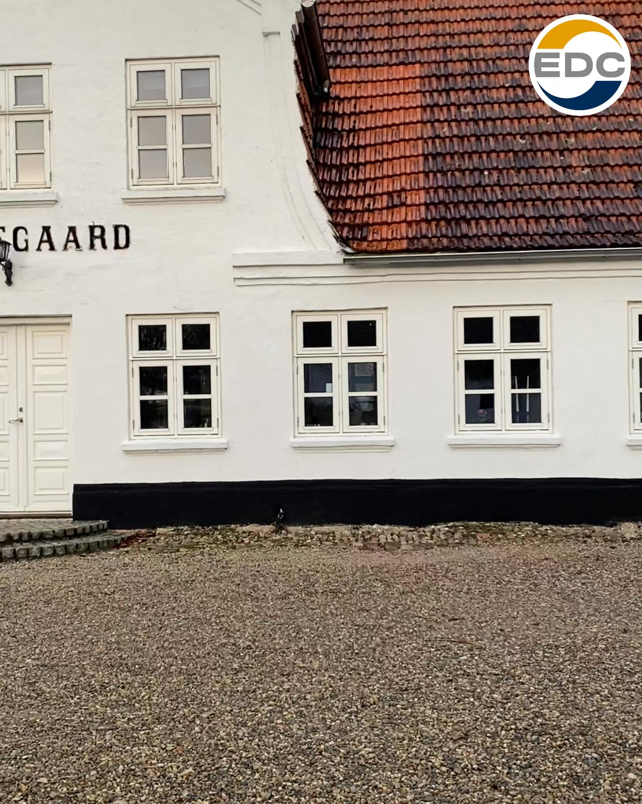 EDC Vejen fejrer salg af Stilundvej 4 i Gesten og tilbyder gratis salgstjek