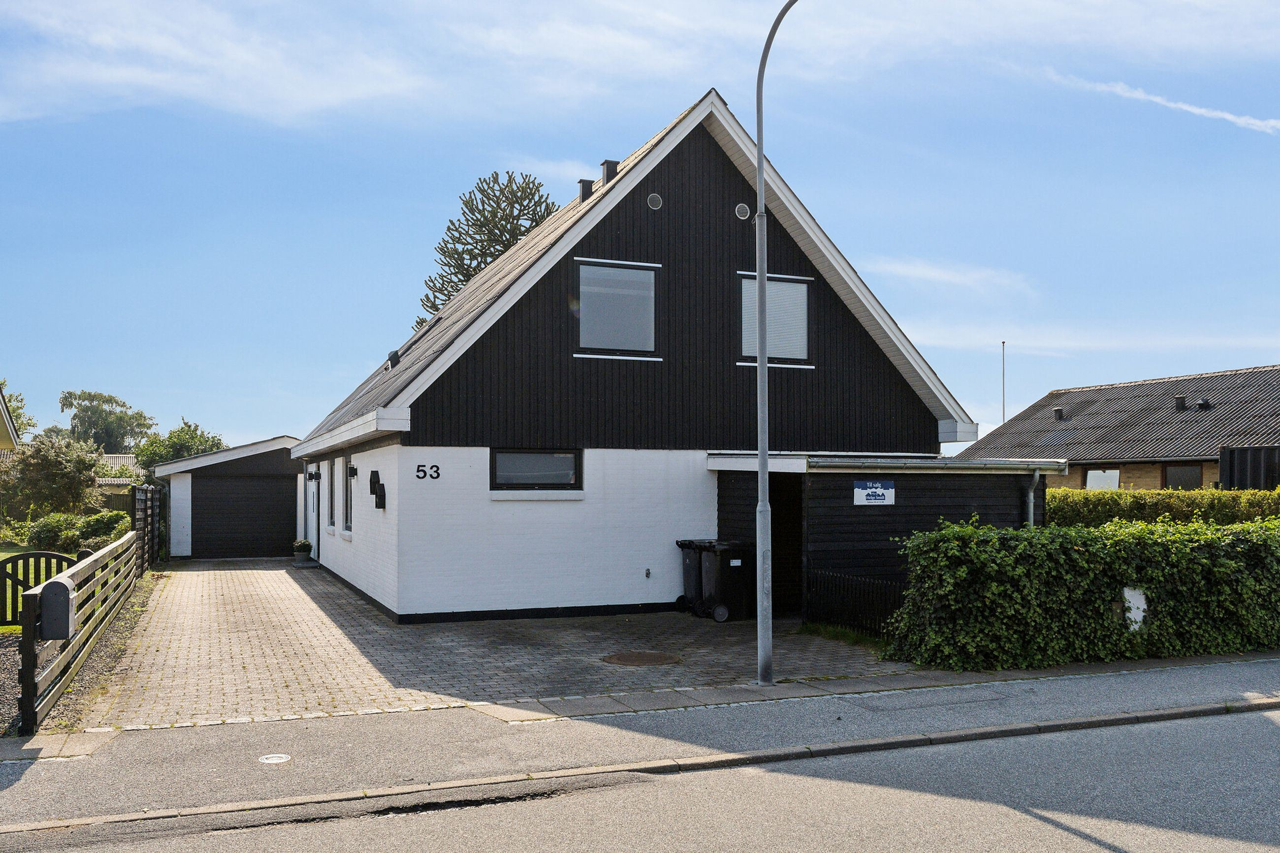 Drømmer du om luksus? For 1,9  mio. kroner er Niels Tvillings Vej 10 kommet til salg - Se den og de dyreste boliger til salg her