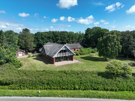 Hugdrupvej 2 og 1 anden boliger er kommet til salg denne uge i Dybvad - se boligerne her.
