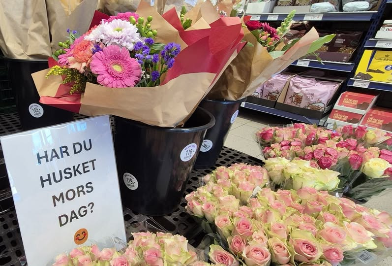 REMA 1000 Slots Bjergby har købt fine buketter hjem til mors dag