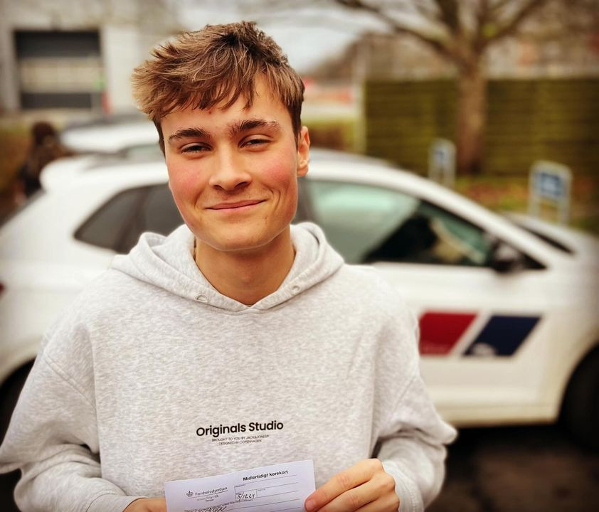Lets Drive ønsker Lucas tillykke med kørekortet og god jul