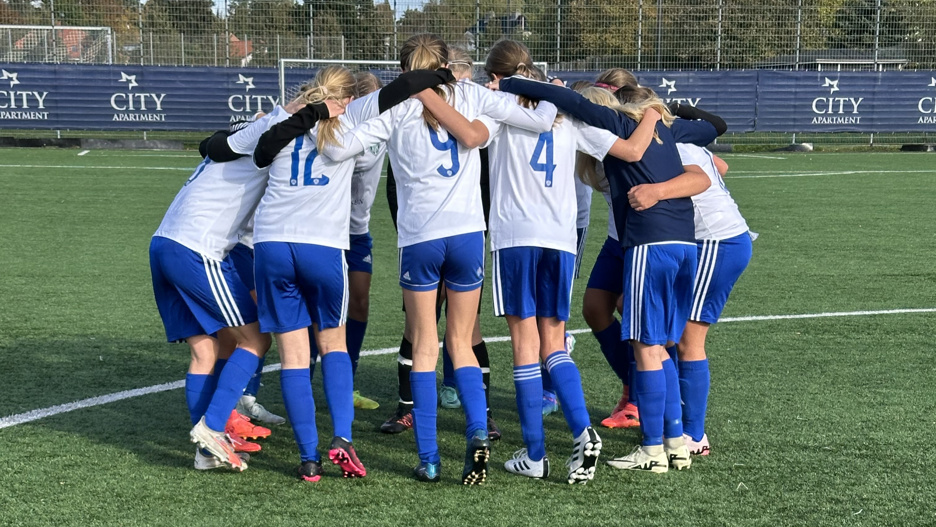 HIK 2 beholder top 3-håb efter aflyst kamp mod Amager Pigefodbold 2