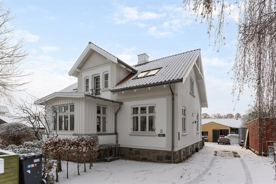 Søholmvej 5 og 2 andre boliger er kommet til salg denne uge i Viby J - se boligerne her.
