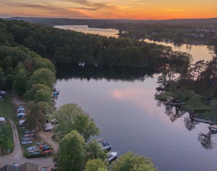 Skyttehusets Outdoor Camp har kanoerne klar til aften kanotur på Silkeborgsøerne