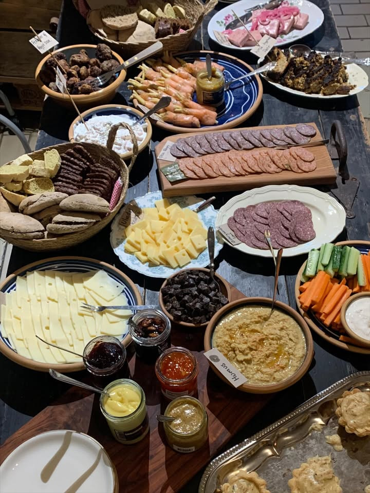 Fru Hansens Butik & Café præsenterer påskeinspireret frokostbuffet