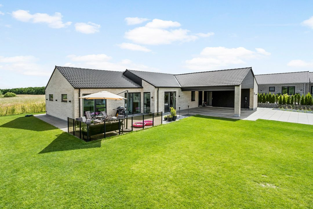 Ny prisnedsættelse fra EDC Mæglerne Hedensted - spar 150.000 kr. på moderne bolig i naturskønne omgivelser