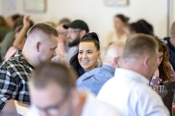 ”Vi skal turde sige det højt”: Nyt projekt skaber tryghed i arbejdsmiljøet