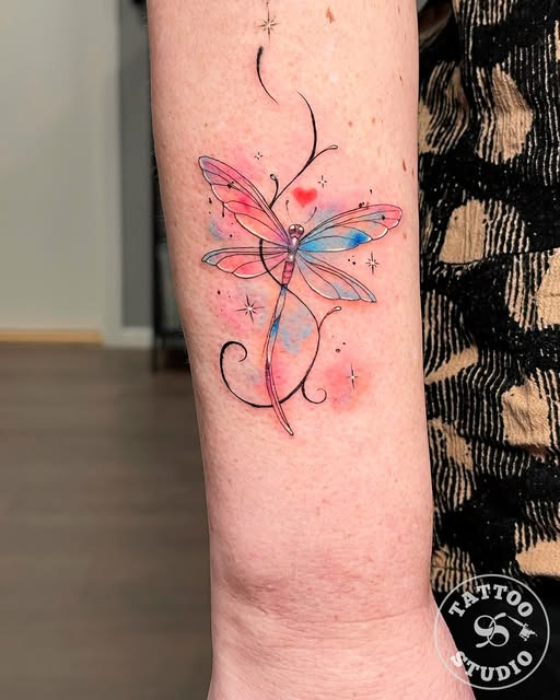 Farverigt design af Alexy på Tattoo Studio 96