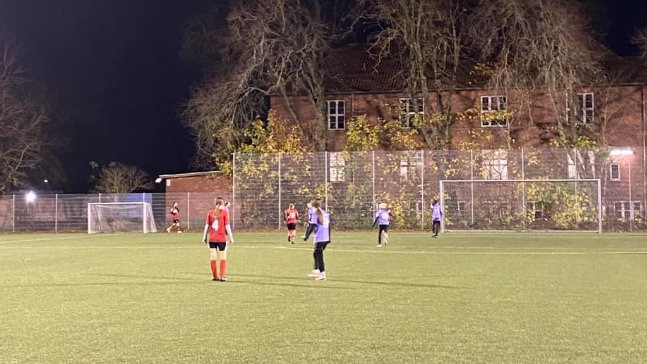 Fysiske Benløse IF nedkæmper Faxe-Haslev Pigefodbold i sjældent nederlag