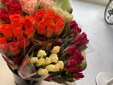 Friske blomster bringer glæde og fællesskab til beboerne