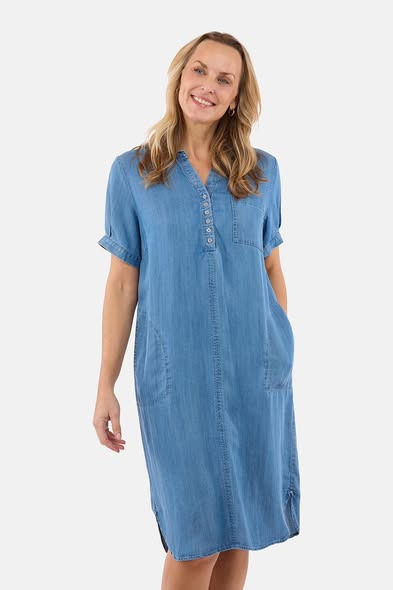 Skott Aalborg præsenterer ny kjole fra Brandtex i blød denimkvalitet