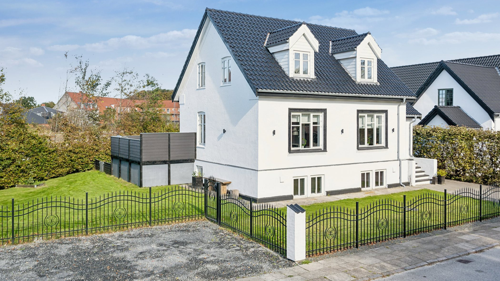 Til salg hos Nybolig Hjørring: Charmerende villa med moderne indretning