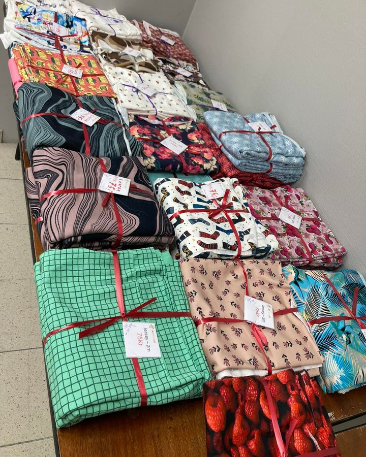 Outlet-salg hos Art'n'Craft: Store besparelser på stof og strikkepinde