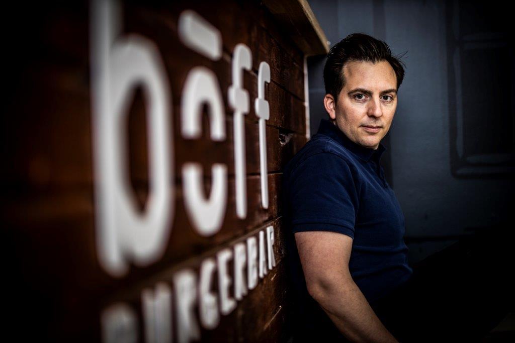 Revisor blev burgerboss: Købte og genoplivede konkursramt burgerbar i Helsingør