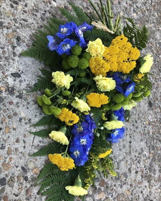 Fynbogården Blomster ApS tilbyder personlige bårebuketter i alle størrelser og farver