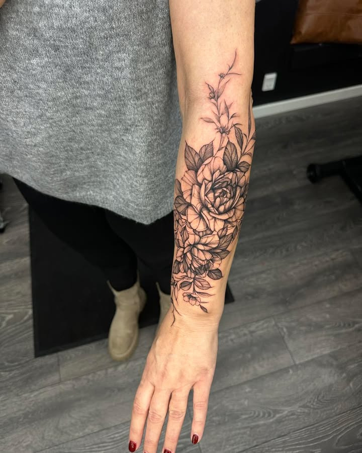 Mr. & Mrs. Tattoo tilbyder ledige tider i marts til smukke fineline tatoveringer af Anastasia