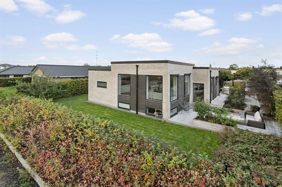 Lisegårdsvænget 7 og 1 anden boliger er kommet til salg denne uge i Tune - se boligerne her.