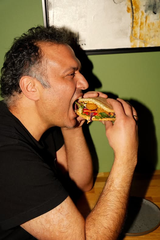 MO'RICE Dytmærsken ejer tester egen mad for kvalitetssikring – igen