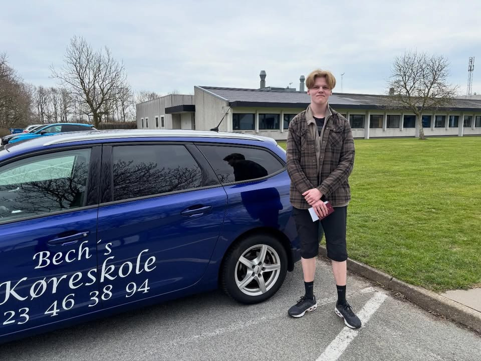 Bech's Køreskole ønsker Tobias tillykke med bestået køreprøve og åbner for tilmelding til næste hold