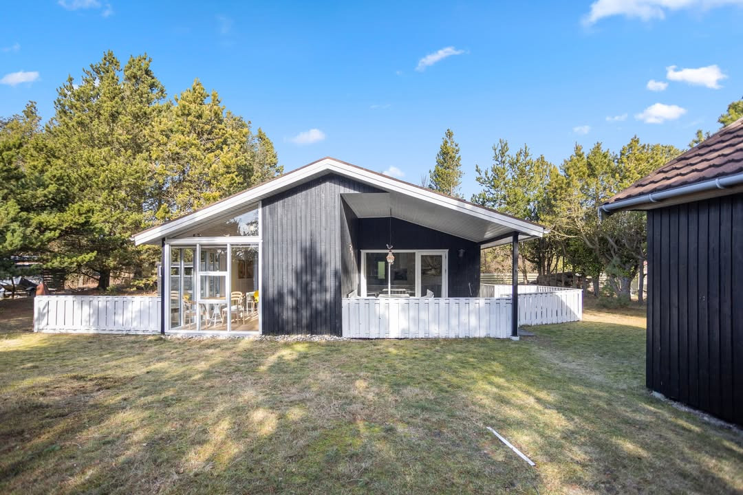 Indbydende sommerhus til salg i Sønderklit ved Lyngså