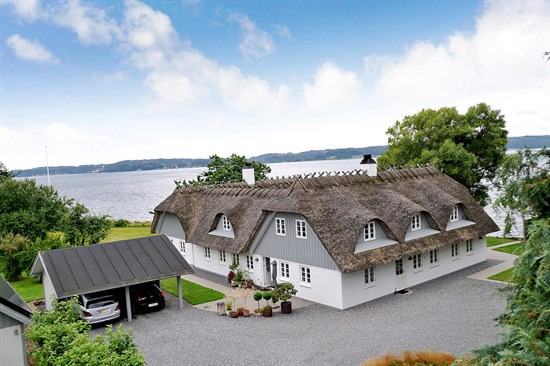 Drømmer du om luksus? Se Hedensted kommune dyreste bolig til 15,0  mio. kroner på Strandvejen 24 og flere topadresser!