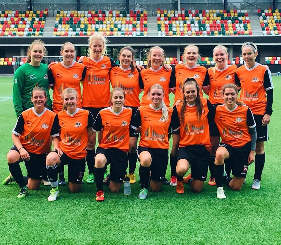 Piger elsker at spille fodbold - Gram Pigefodbold Akademi