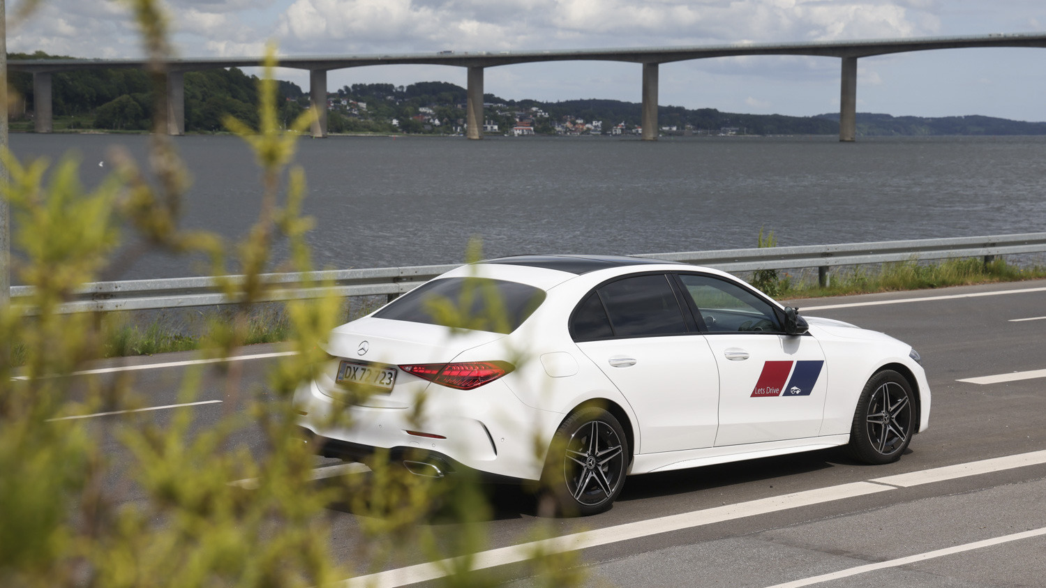 Tag kørekort i trygge hænder – stadig ledige pladser hos Letz Drive i november