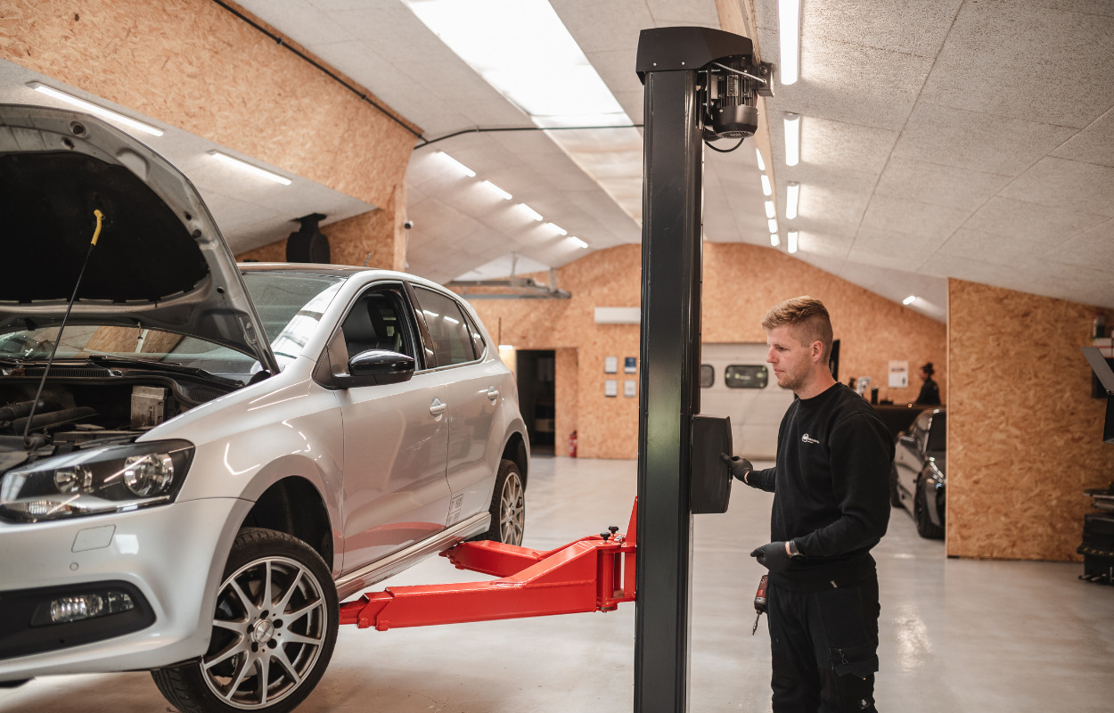 Autotekniker v/Kim Skytthe søger Fejedreng