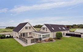 Ronæsbrovej 1 og 1 anden boliger er kommet til salg denne uge i Nørre Aaby - se boligerne her.