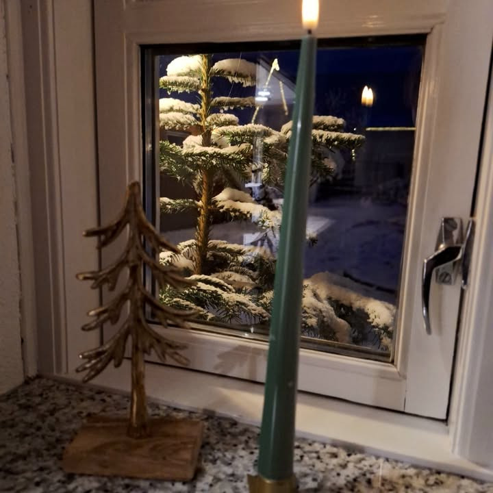 Lux By Jakobsen: Casual fredagslook med jeans og strik samt lækre smykker i butikken i dag