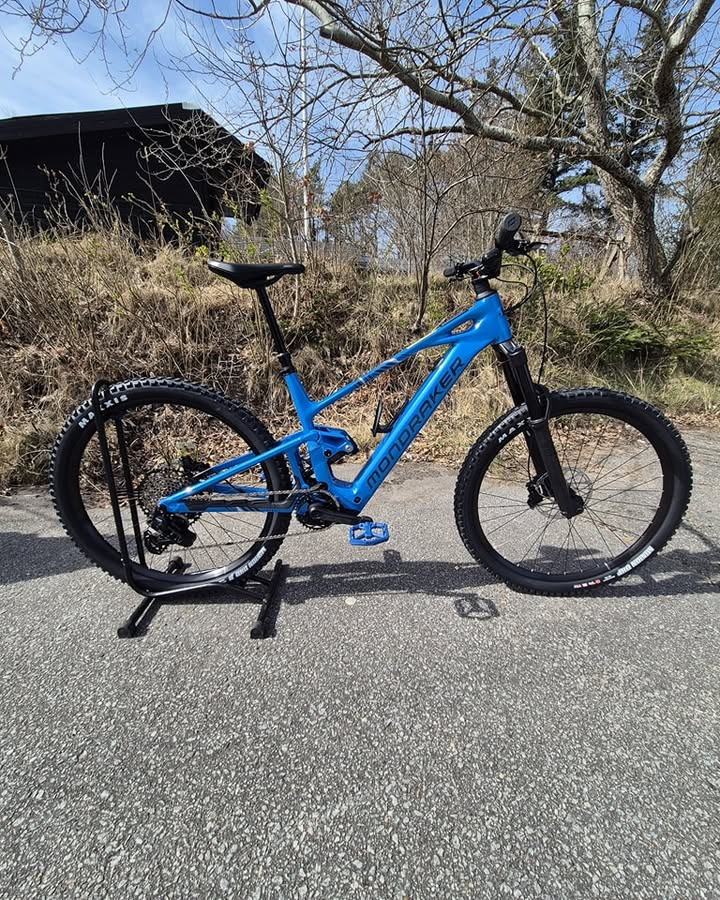 Sæby cykler tilbyder test af Mondraker sly r i butikken