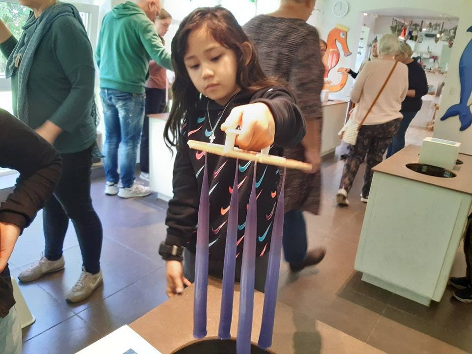 Skab julehygge med hjemmelavede lys i Brenderup