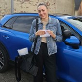 Guldkortet ApS: Tillykke til Stephanie med et cool bestået kørekort