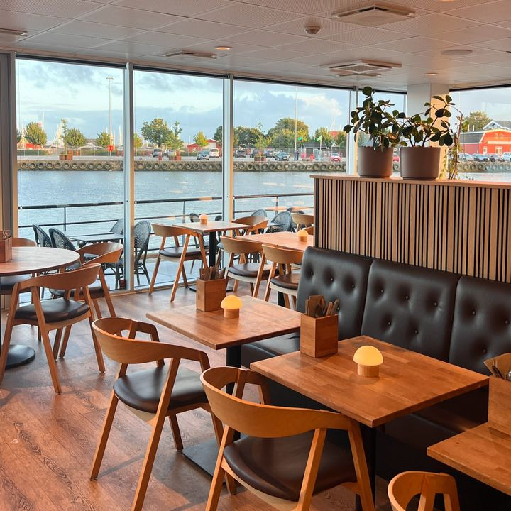 Café Bryggen: Book et bord efter kl. 20 på lørdag for en late night dinner