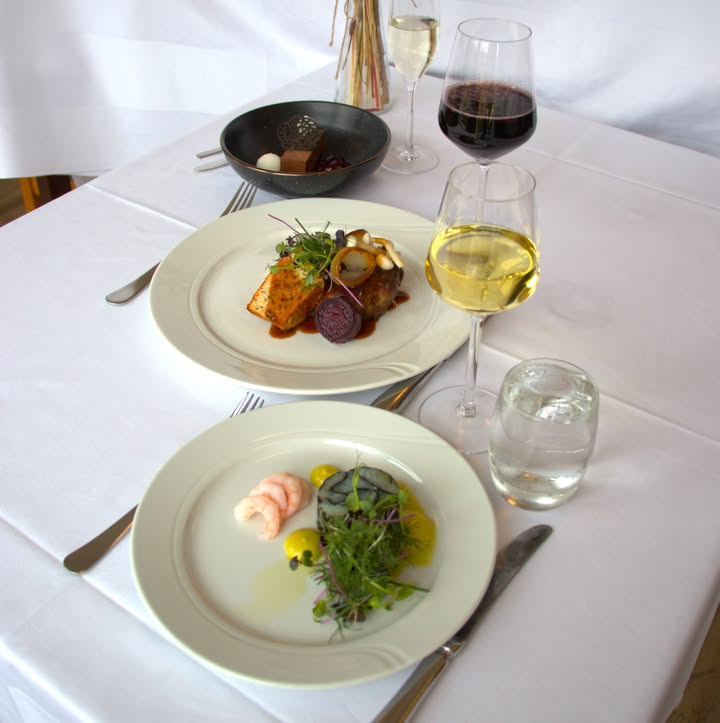 Den Brændende Kærlighed præsenterer nytårsmenu 2024 med lækkerier til både voksne og børn