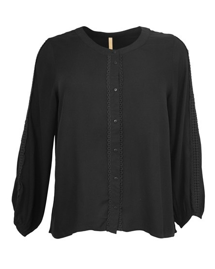 Klarissa & Nora sælger Cassiopeia-skjorter til kun 100 kr. i Randers