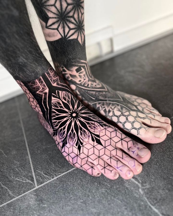 Tatueringer på fødderne giver smerte hos Din Tatovør i Randers