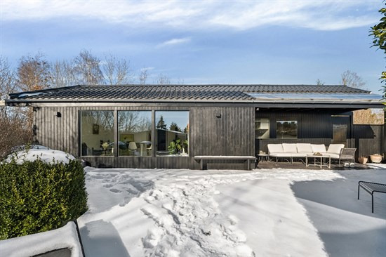 Strandleddet 10 og 1 anden boliger er kommet til salg denne uge i Vejby - se boligerne her.