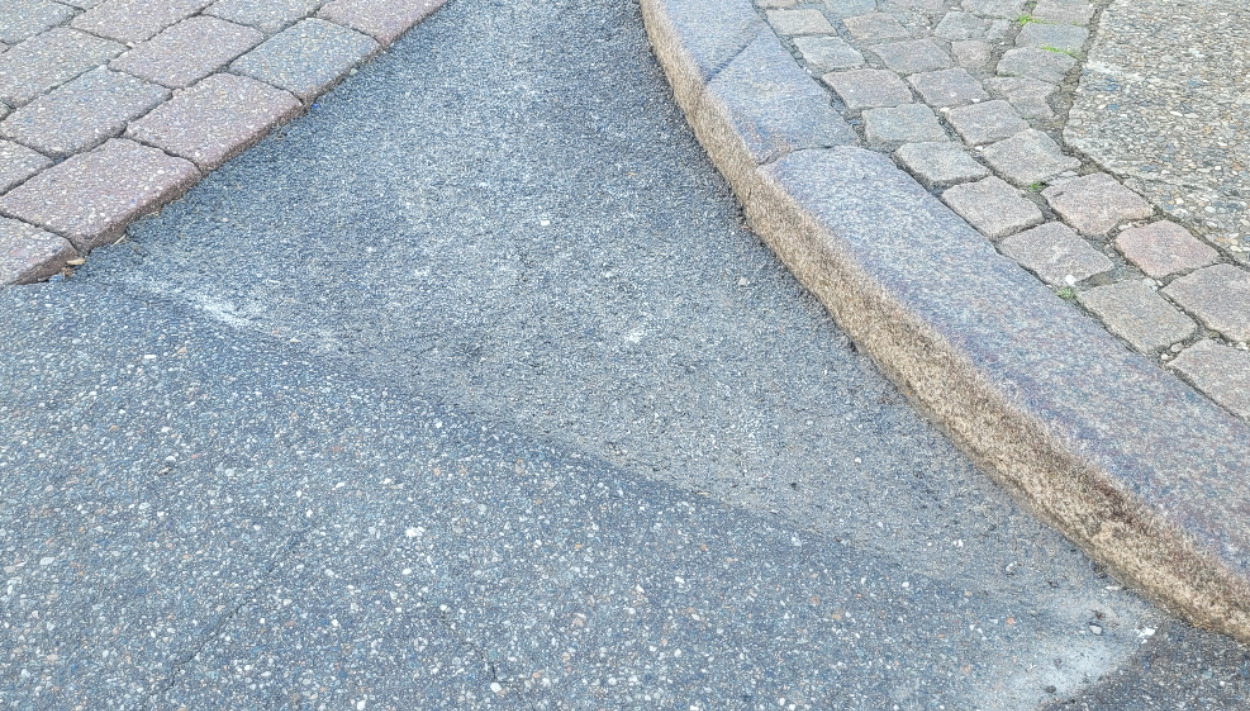 Læserbidrag: Hvornår kommer der nyt asfalt på vejene her i Tarm by?