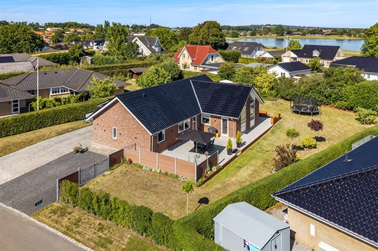 Drejet 5 og 4 andre boliger er kommet til salg denne uge i Munkebo - se boligerne her.