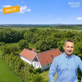 Mæglerhuset Asger Larsen fejrer endnu et salg på Ålevej 29 nær Ranum