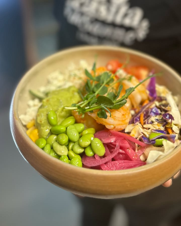 La Casita præsenterer nye retter som Patata Bravas og Mix Bowl med tigerrejer på menukortet