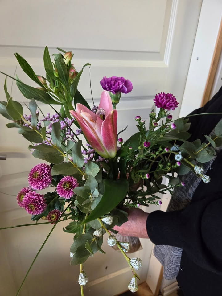 Flore Vida tilbyder ugens weekendbuket i lilla og pink nuancer til kr 200