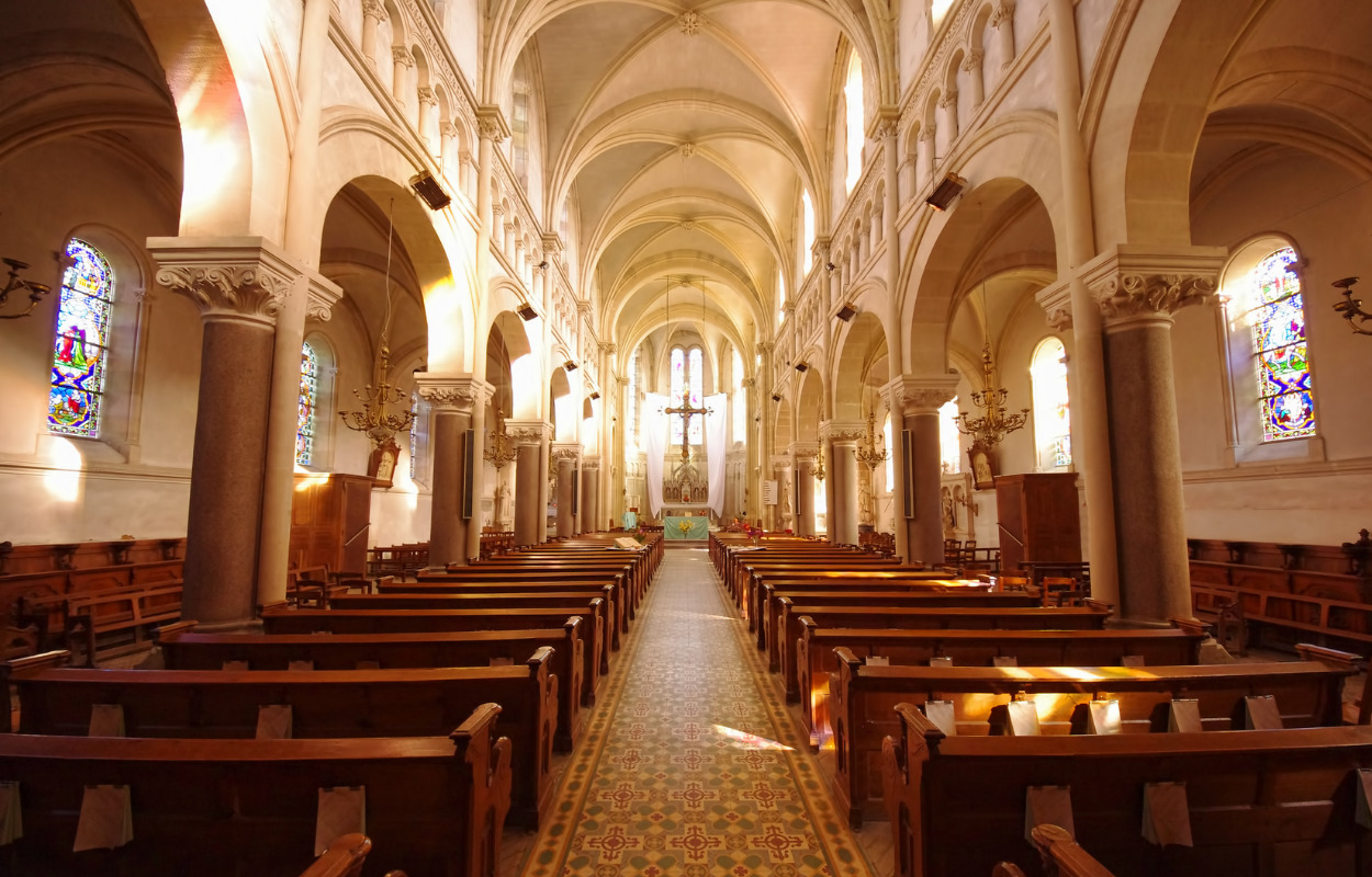Kirkens fødselsdag bliver fejret med koncerter, stand up og rappelling fra kirketårnet 