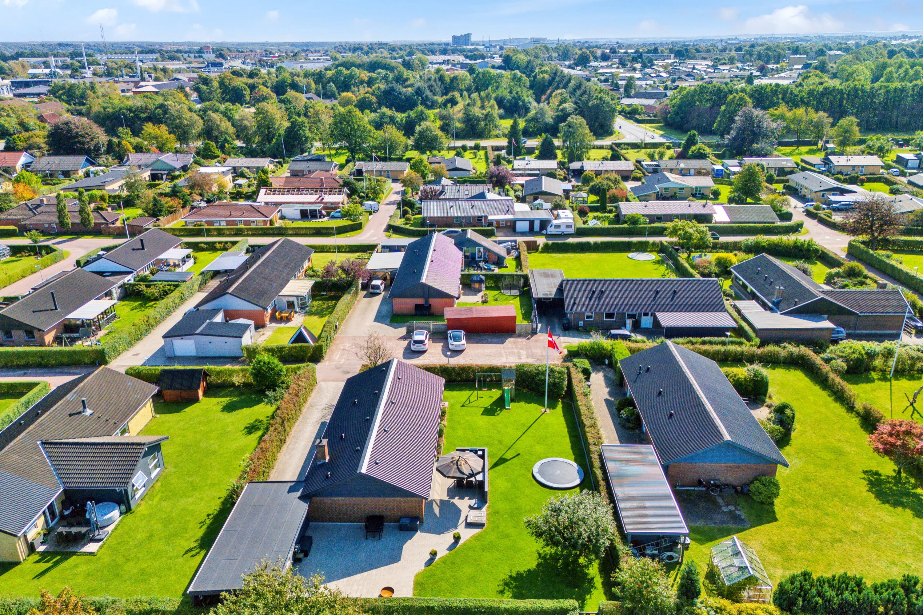 Drømmebolig med stilren indretning og børnevenlig beliggenhed til salg i Viborg