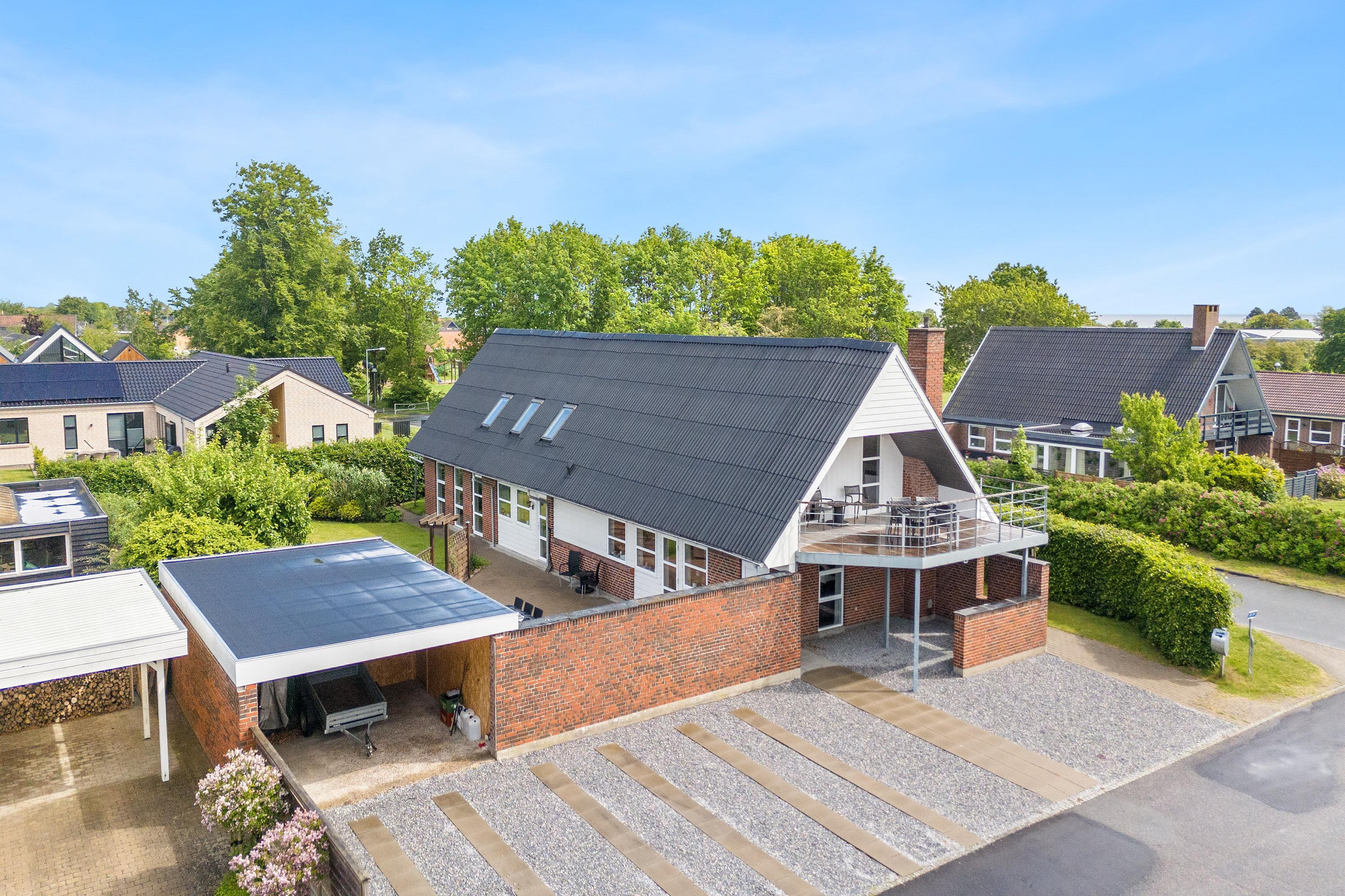 Til salg hos Mæglerhuset Sæby: Stor familievilla med skøn beliggenhed i Sydbyen