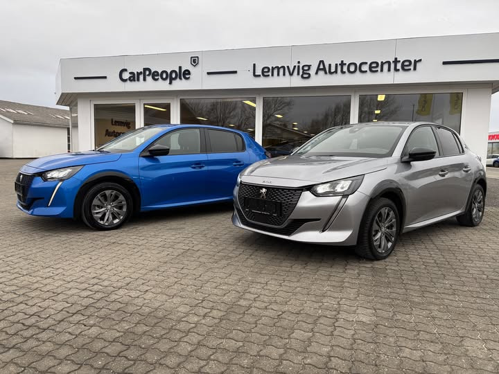 Lemvig Autocenter annoncerer to brugte Peugeot e-208 på lager