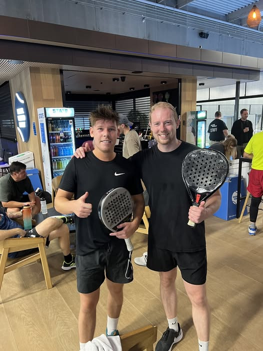 John Frandsen Ikast deltager i netværkspadel med Ikast Håndbold sponsorer