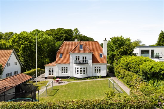 Gl. Dronninggårds A. 18 og 1 anden boliger er kommet til salg denne uge i Holte - se boligerne her.